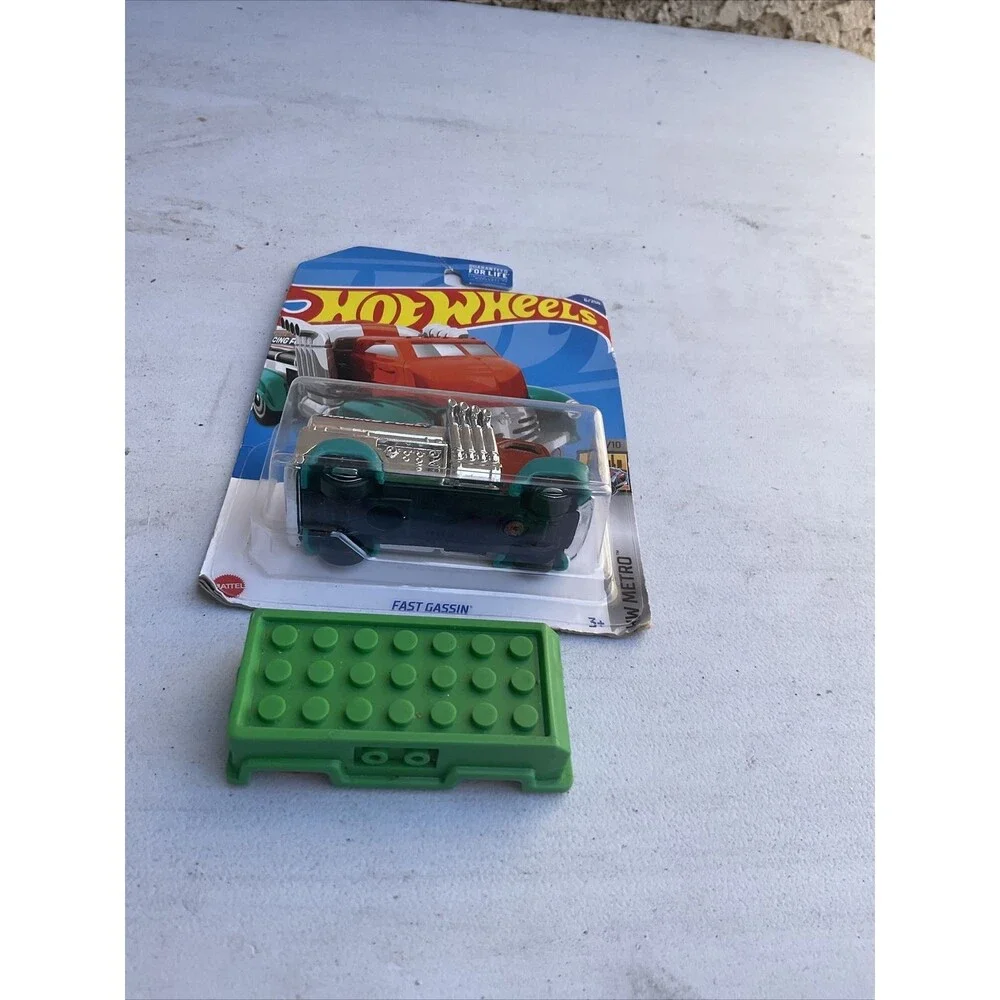 Two Cars Lego Racers Hot Wheels Brickin’ Delivery , Fast Gassin Sealed - Picture 2 of 9